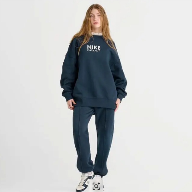 Nike Sportswear Women's Oversized Fleece Crew-Neck Sweatshirt